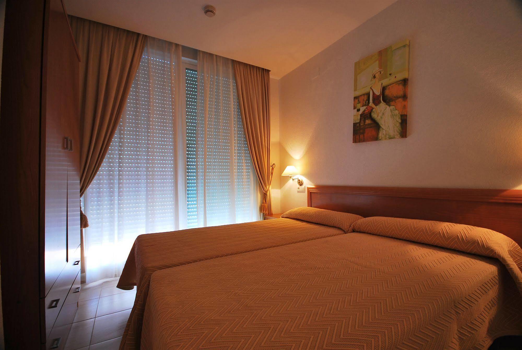 Apartamentos Turisticos Canos De Meca Los Canos De Meca Bagian luar foto